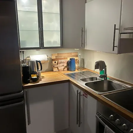 Appartement Villahagavik - Sengeplass Til 6, Spabad, Uteplass, Naer *